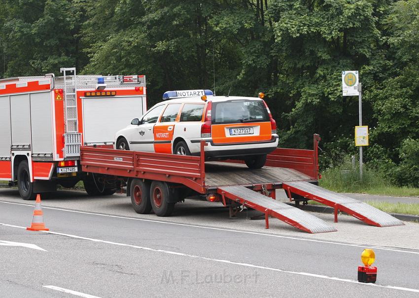 Zur Einsatzfahrt Bus umgestuerzt Lohmar BF Koeln NEF 7 liegengeblieben P001.jpg